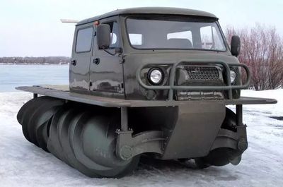 泥地打桩机 无轮越野车的机械美学与实用狂想